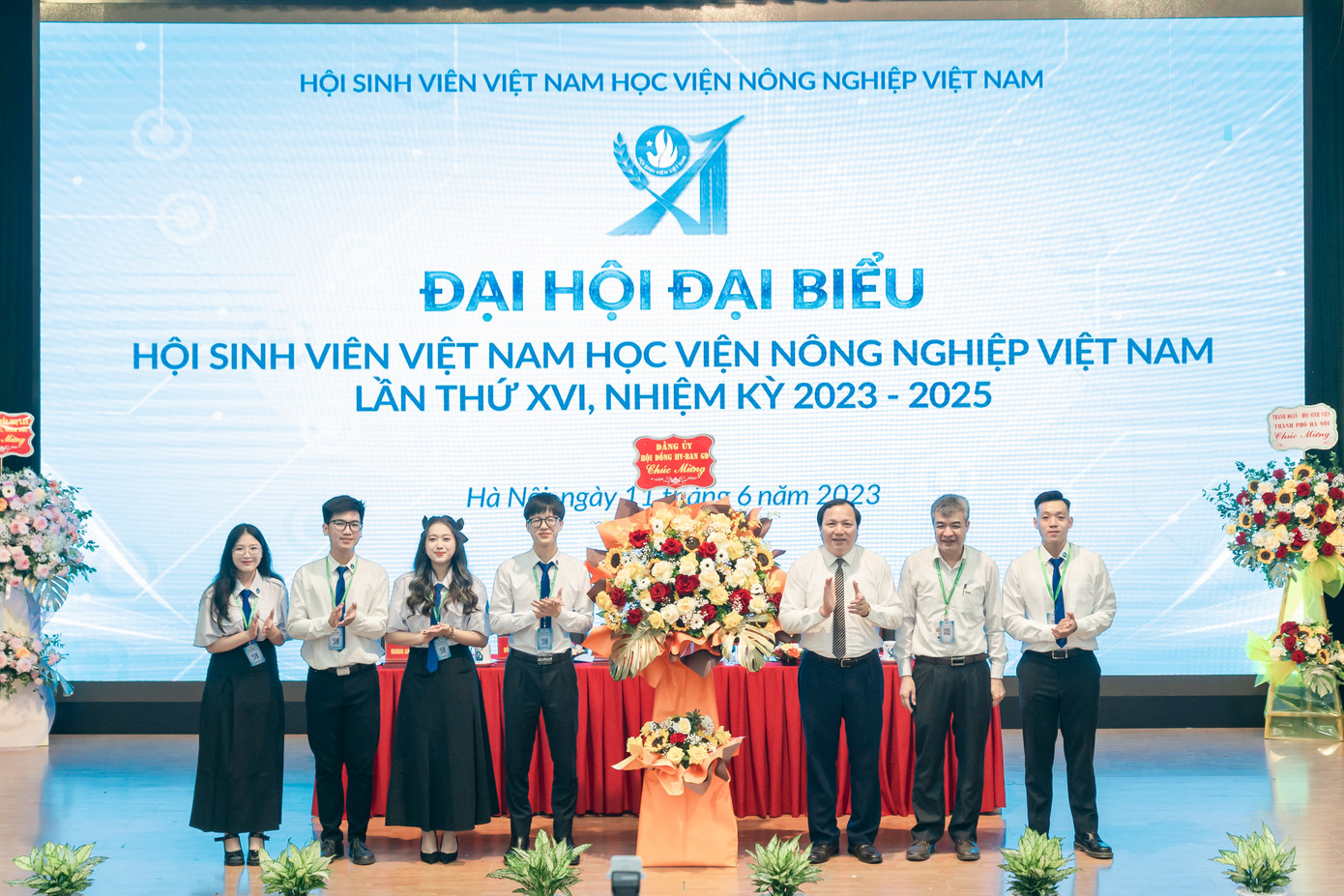 Anh Đức trong Đại hội Đại biểu Hội Sinh viên Học viện Nông nghiệp Việt Nam. Anh Đức trong Đại hội Đại biểu Hội Sinh viên Học viện Nông nghiệp Việt Nam.