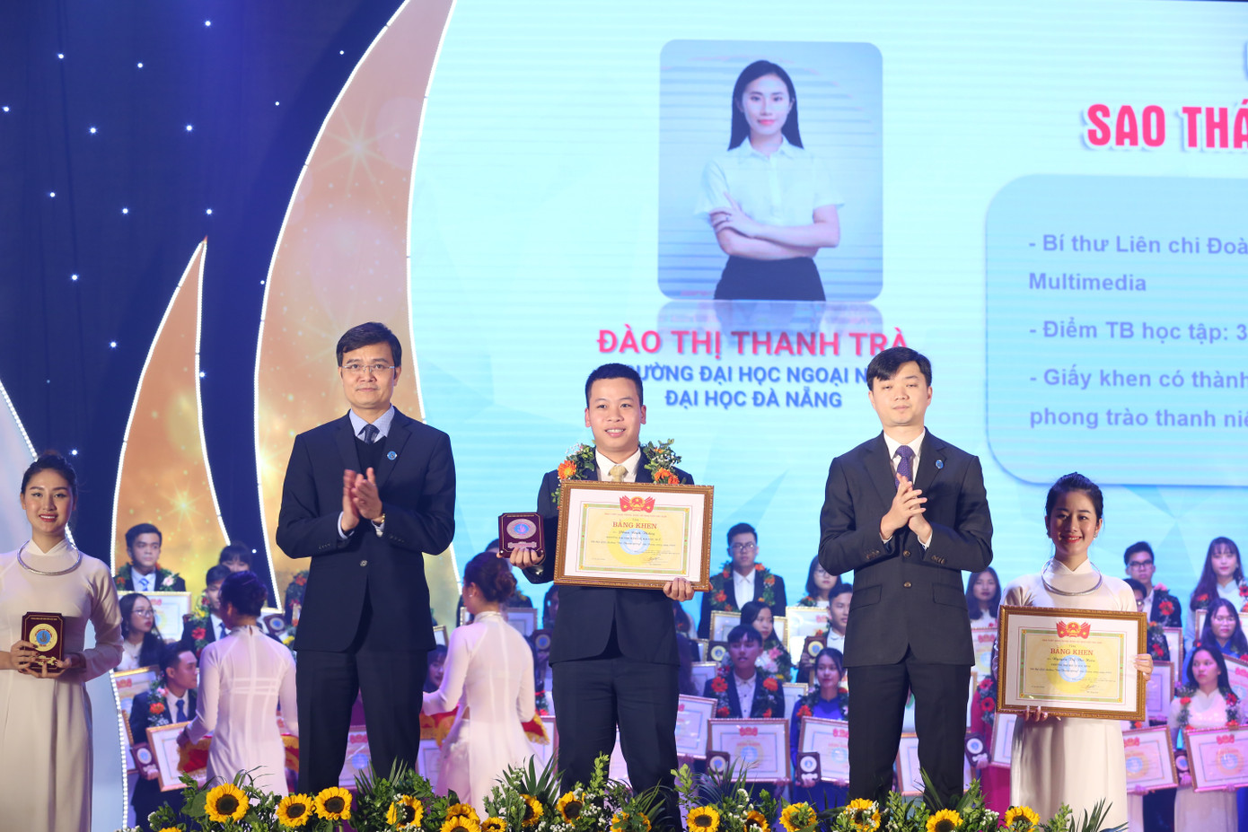 Đạt bằng khen và giải thưởng “Sao tháng giêng” cấp Trung Ương Hội sinh viên Việt Nam 2020.