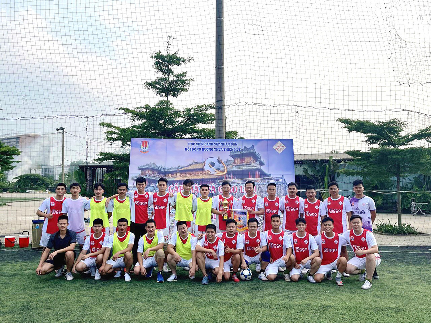 Chàng trai xứ Huế thường xuyên tham gia các hoạt động ngoại khóa cùng đồng đội và hội đồng hương.