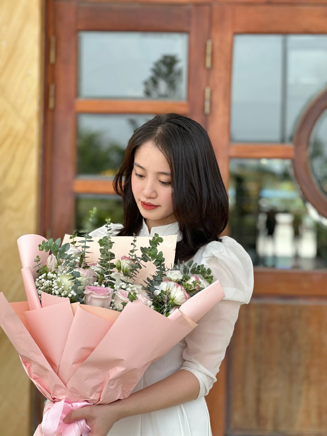 Trong suốt 4 năm học vừa qua, Hồng Liên đã có nhiều trải nghiệm bổ ích, quen được nhiều bạn bè và thầy cô. Trong suốt 4 năm học vừa qua, Hồng Liên đã có nhiều trải nghiệm bổ ích, quen được nhiều bạn bè và thầy cô.