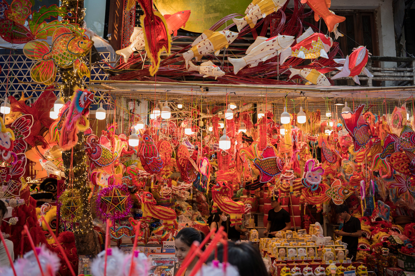 Đèn lồng là những món đồ chơi truyền thống không thể thiếu trong dịp Tết Trung thu từ xưa đến nay. Đèn lồng là những món đồ chơi truyền thống không thể thiếu trong dịp Tết Trung thu từ xưa đến nay.