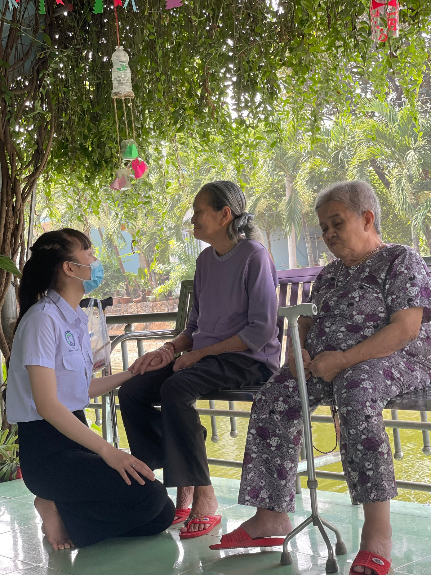 Huyền Trang đến thăm các cơ sở bảo trợ người cao tuổi. Huyền Trang đến thăm các cơ sở bảo trợ người cao tuổi.