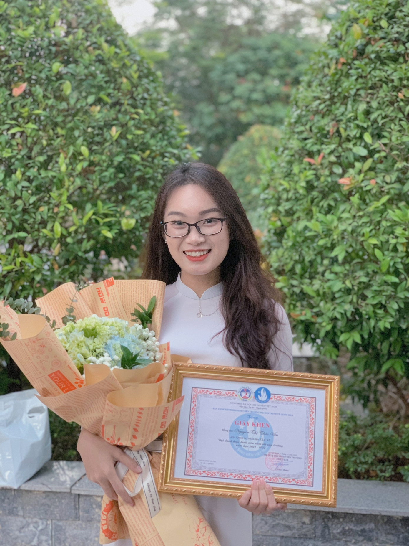 Nguyễn Thị Thảo Vân (sinh năm 2002 tại Bắc Giang) là sinh viên năm 4 chuyên ngành Quản trị Nhân lực CLC, Trường Đại học Kinh tế Quốc dân.