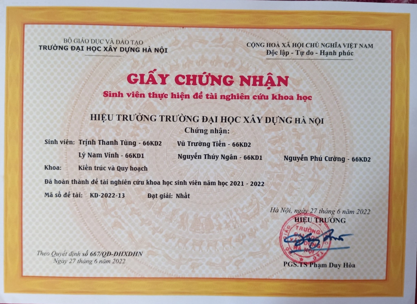 Nhờ cuộc thi NCKH, Tiến biết được cách hoạt động nhóm hiệu quả, cách phân chia công việc phù hợp với khả năng và thế mạnh của từng người.