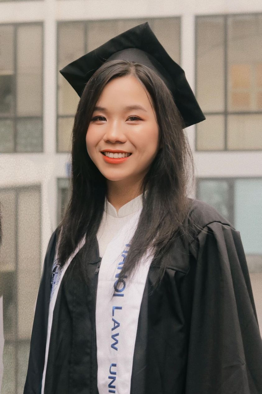 Đinh Thị Dung có kết quả tốt nghiệp loại Xuất sắc của Trường Đại học Luật Hà Nội.