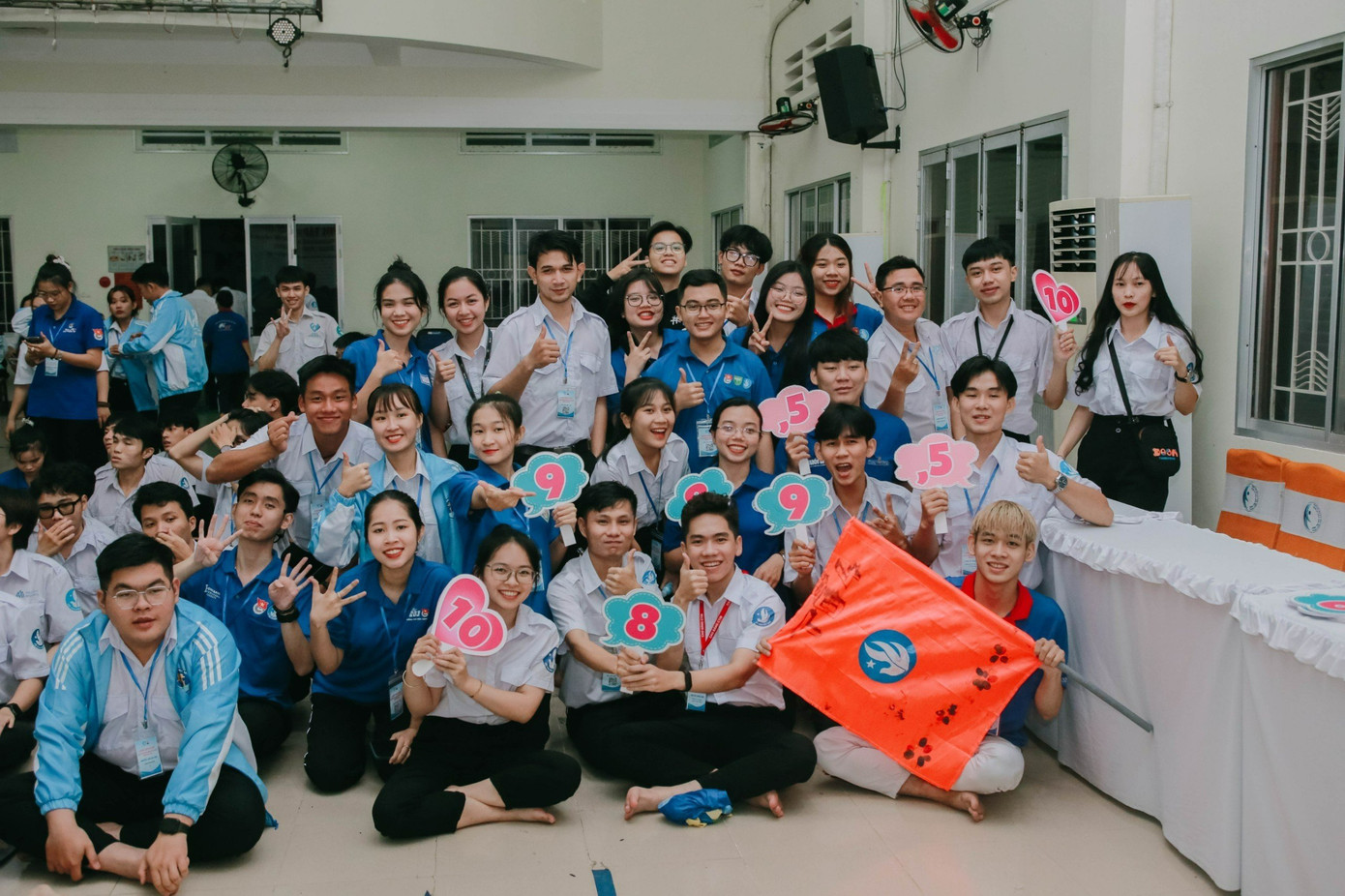 Hoạt động Đoàn – Hội giúp Phong làm quen với nhiều người bạn mới.