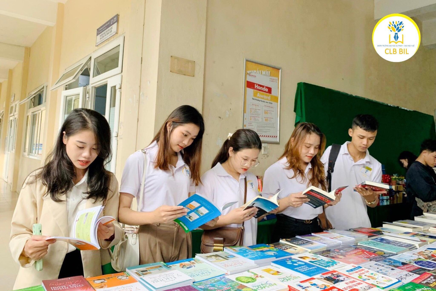 Kết nối và lan tỏa tình yêu đọc sách đến với sinh viên Đại học Huế. Kết nối và lan tỏa tình yêu đọc sách đến với sinh viên Đại học Huế.