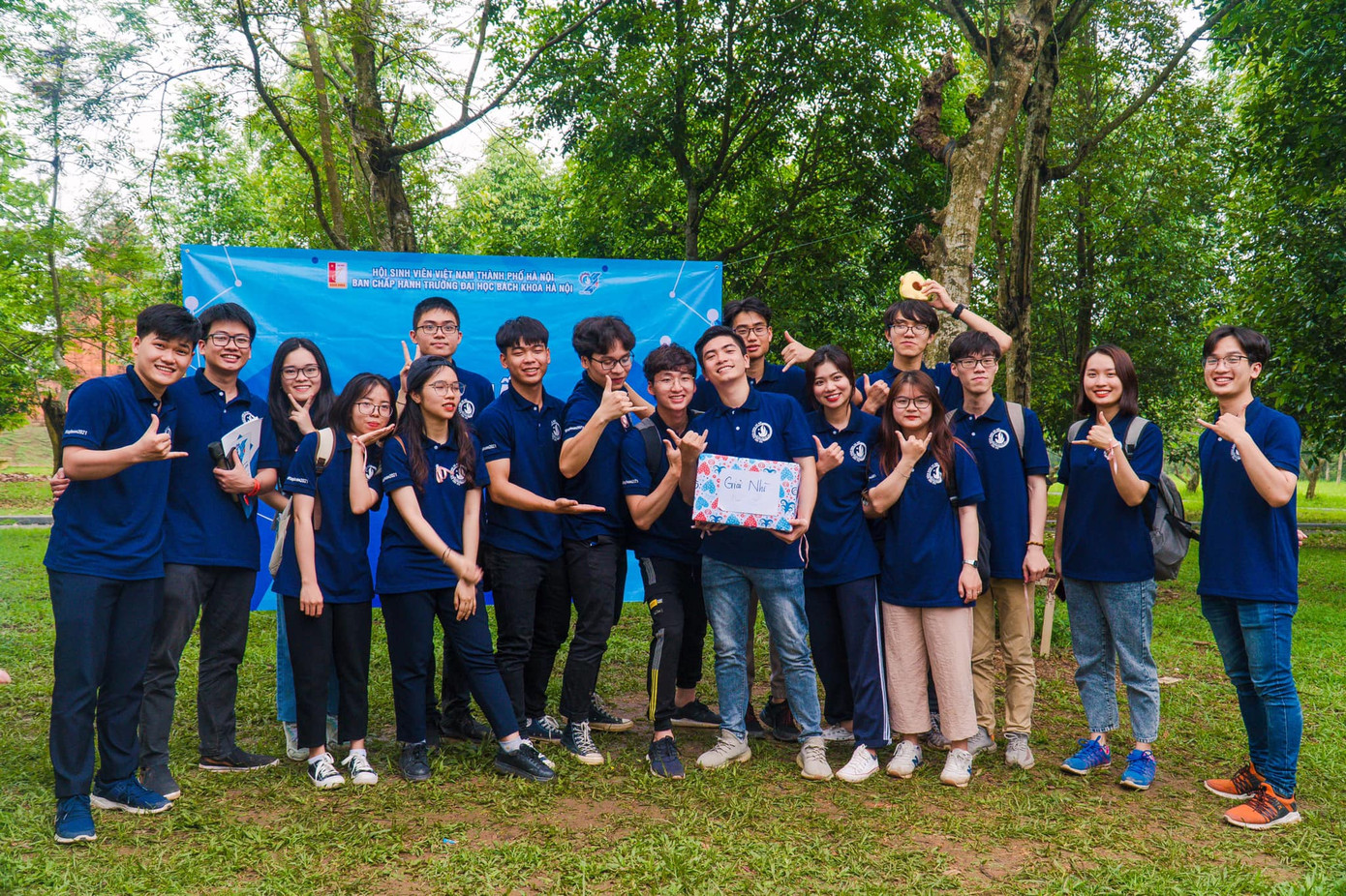 Viết Long khá chăm chỉ tham gia các hoạt động cùng các bạn để tích lũy kinh nghiệm. Viết Long khá chăm chỉ tham gia các hoạt động cùng các bạn để tích lũy kinh nghiệm.