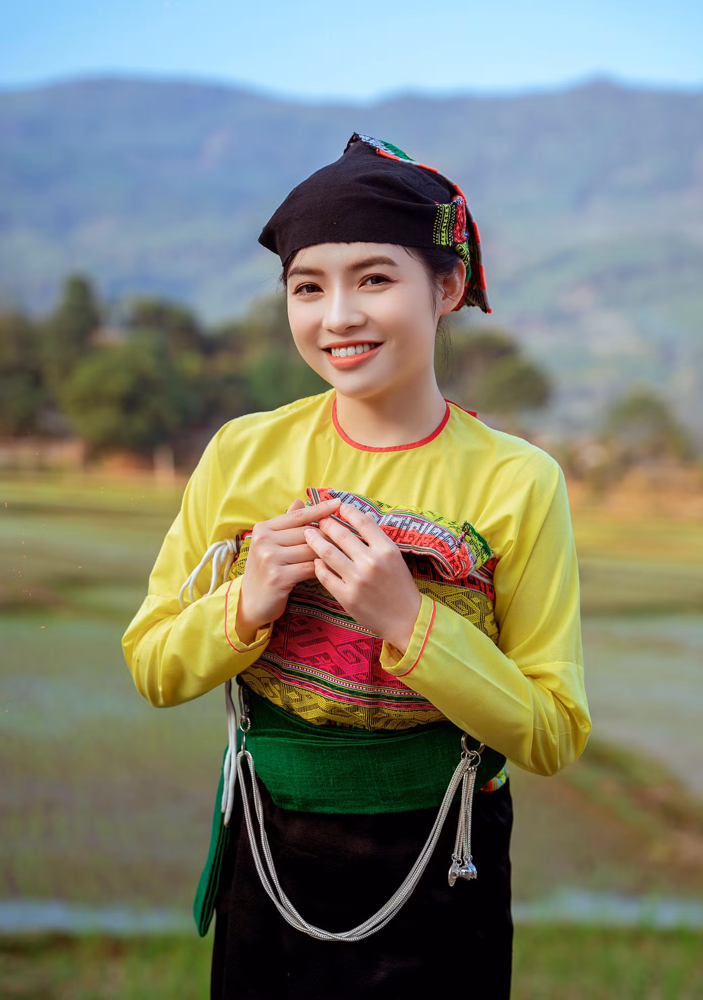 Vào mỗi dịp Tết,Tố Như sẽ tham gia tổ chức và dẫn chương trình cho các lễ hội ở làng.