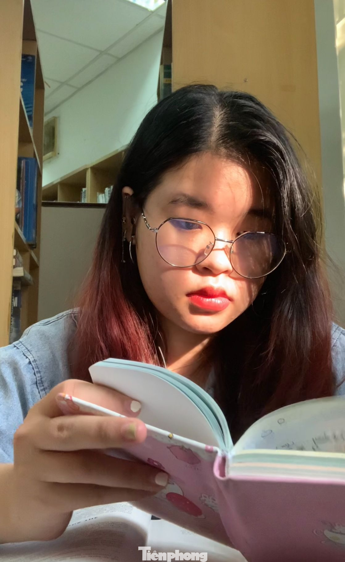 Phương Anh từng là Top 5 tại một cuộc thi Startup dành cho sinh viên, và là Quý quân của một cuộc thi Hùng biện Tiếng Anh. Phương Anh từng là Top 5 tại một cuộc thi Startup dành cho sinh viên, và là Quý quân của một cuộc thi Hùng biện Tiếng Anh.