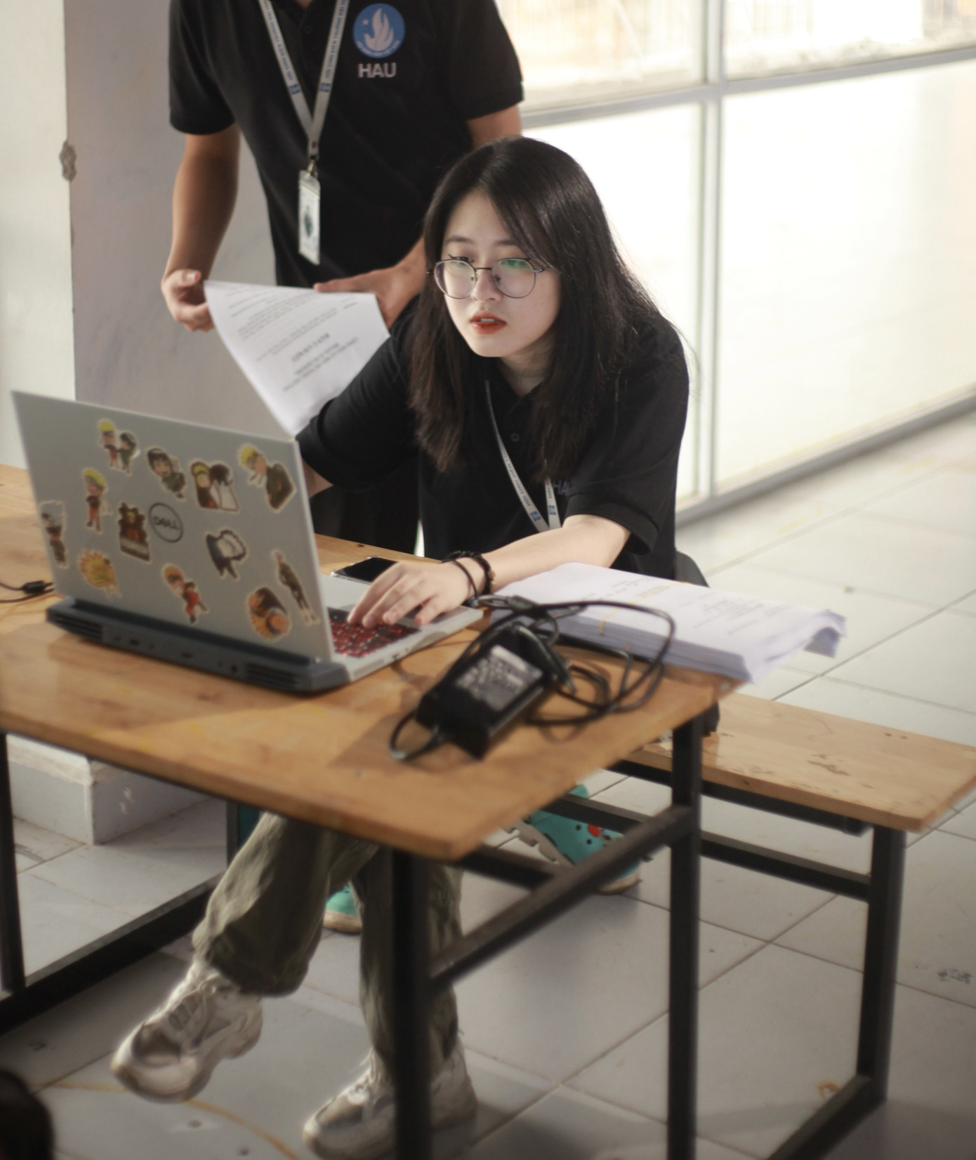 Tuyết Anh là Ban tổ chức của Tuần lễ Sinh viên 5 tốt. Tuyết Anh là Ban tổ chức của Tuần lễ Sinh viên 5 tốt.