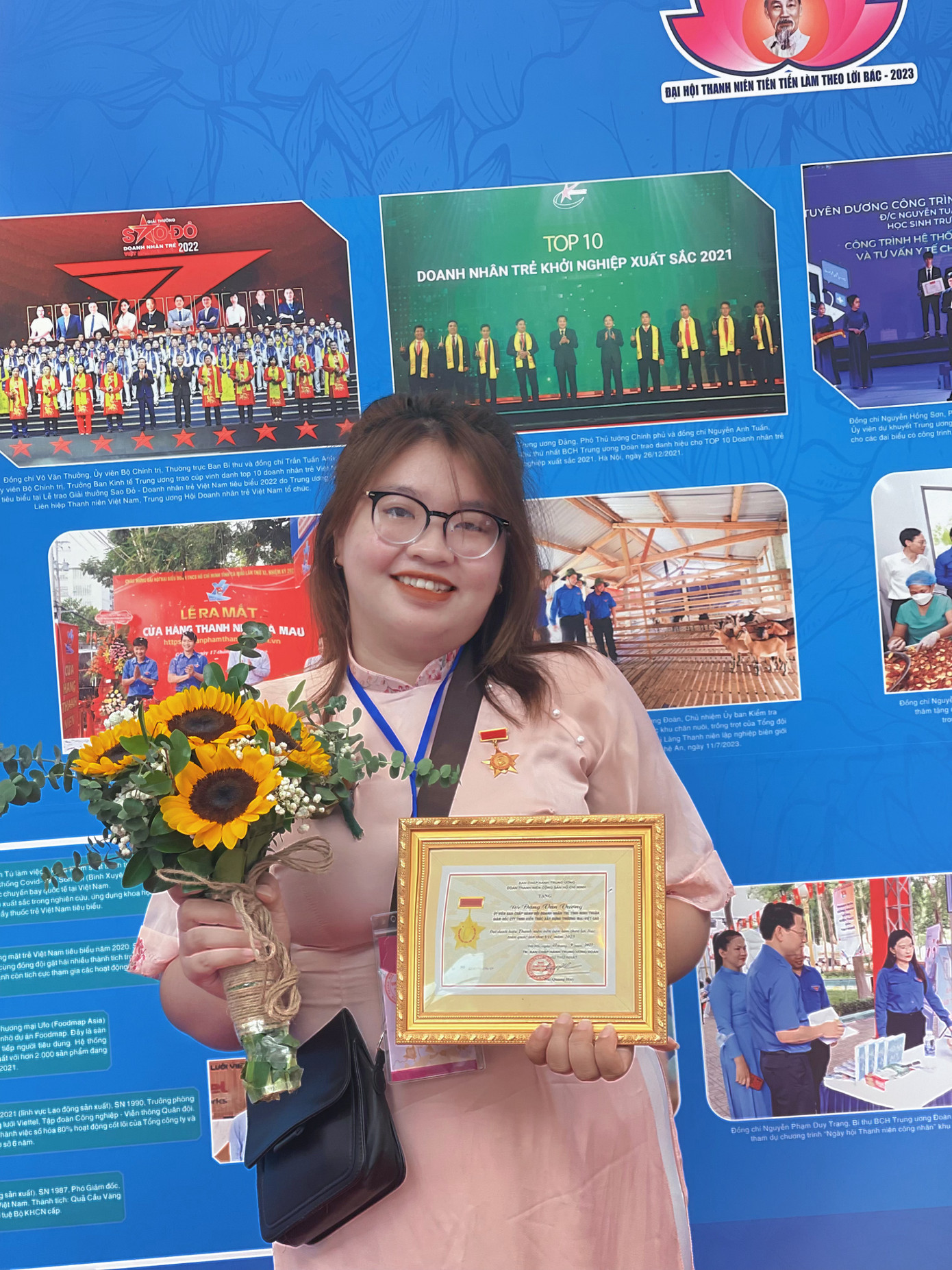 Bích Phượng nhận huy hiệu Thanh niên tiên tiến làm theo lời Bác năm 2023 cấp Trung ương. Bích Phượng nhận huy hiệu Thanh niên tiên tiến làm theo lời Bác năm 2023 cấp Trung ương.