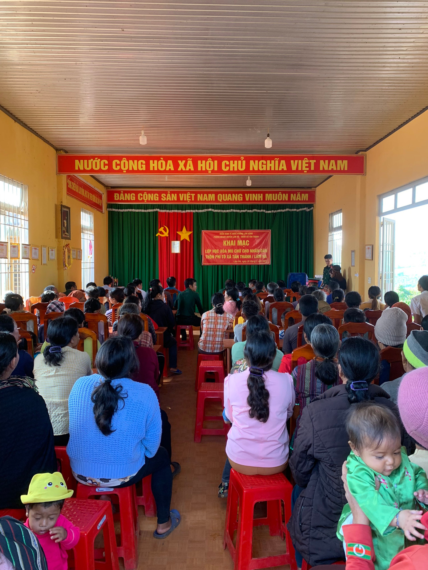 Lớp xóa mù chữ được khai mạc vào 3/2023. Lớp xóa mù chữ được khai mạc vào 3/2023.