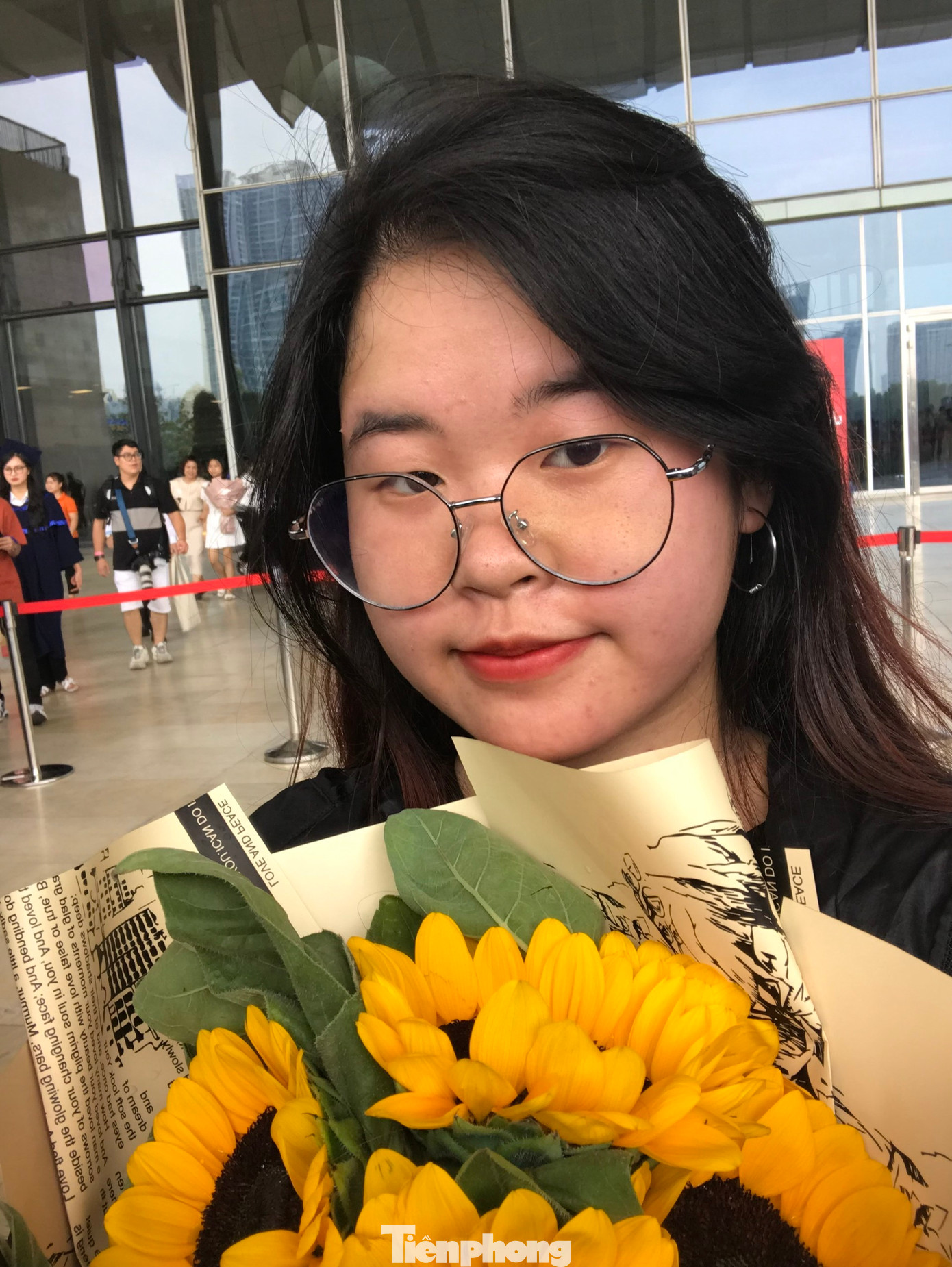 Đồng Thị Phương Anh (sinh năm 2002) đang là sinh viên Trường Đại học Ngoại thương. Đồng Thị Phương Anh (sinh năm 2002) đang là sinh viên Trường Đại học Ngoại thương.