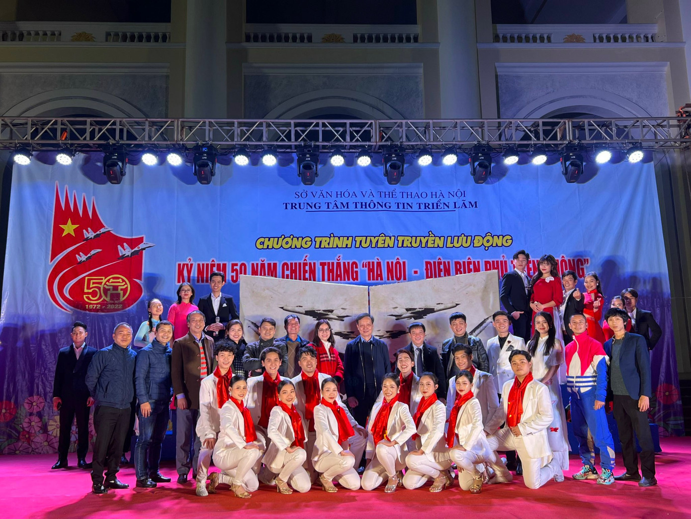 Bén duyên với những hoạt động của Hội Sinh viên trường, Ngọc Ngoan đã tham gia các công tác phong trào sinh viên và được giao lưu, gặp gỡ với nhiều anh chị em, bạn bè tài năng. Bén duyên với những hoạt động của Hội Sinh viên trường, Ngọc Ngoan đã tham gia các công tác phong trào sinh viên và được giao lưu, gặp gỡ với nhiều anh chị em, bạn bè tài năng.