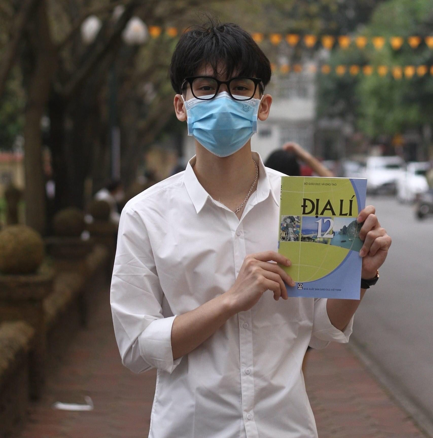 Phi Hùng là sinh viên khoa Địa lý trường Đại học Sư phạm Hà Nội.