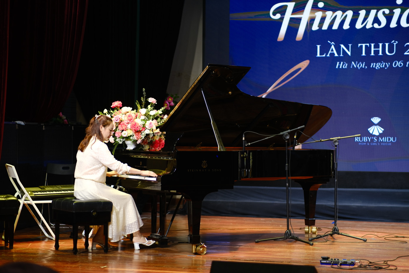 Tiếng đàn của học viên hơn 50 tuổi cho thấy việc bắt đầu với âm nhạc chưa bao giờ muộn.