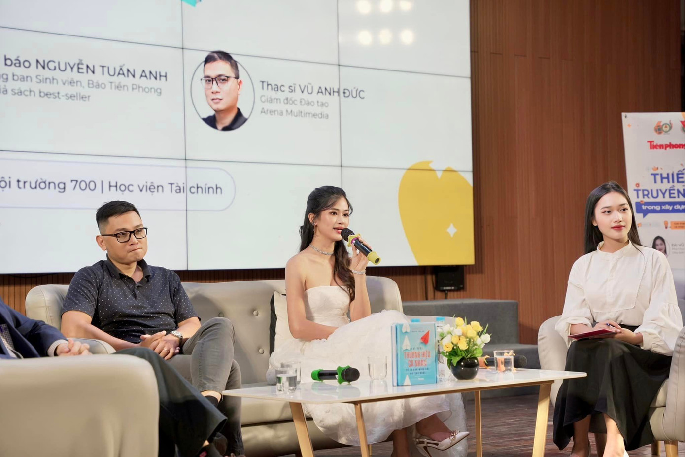 Thu Phương là diễn giả talkshow "Thiết kế truyền thông trong xây dựng thương hiệu" do báo Tiền Phong phối hợp tổ chức tại Học viện Tài chính. Thu Phương là diễn giả talkshow "Thiết kế truyền thông trong xây dựng thương hiệu" do báo Tiền Phong phối hợp tổ chức tại Học viện Tài chính.