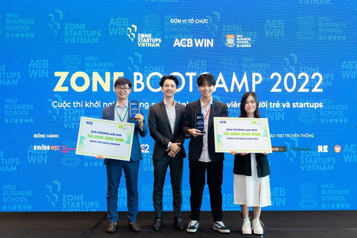 Hải Phong (thứ 2 từ phải sang) nhận giải thưởng ABC WIN 2022 tại Cuộc thi sáng tạo công nghệ Zone Bootcamp 2022: F.I.R.E Tech, được trao bởi Chủ tịch ACB Trần Hùng Huy. Hải Phong (thứ 2 từ phải sang) nhận giải thưởng ABC WIN 2022 tại Cuộc thi sáng tạo công nghệ Zone Bootcamp 2022: F.I.R.E Tech, được trao bởi Chủ tịch ACB Trần Hùng Huy.