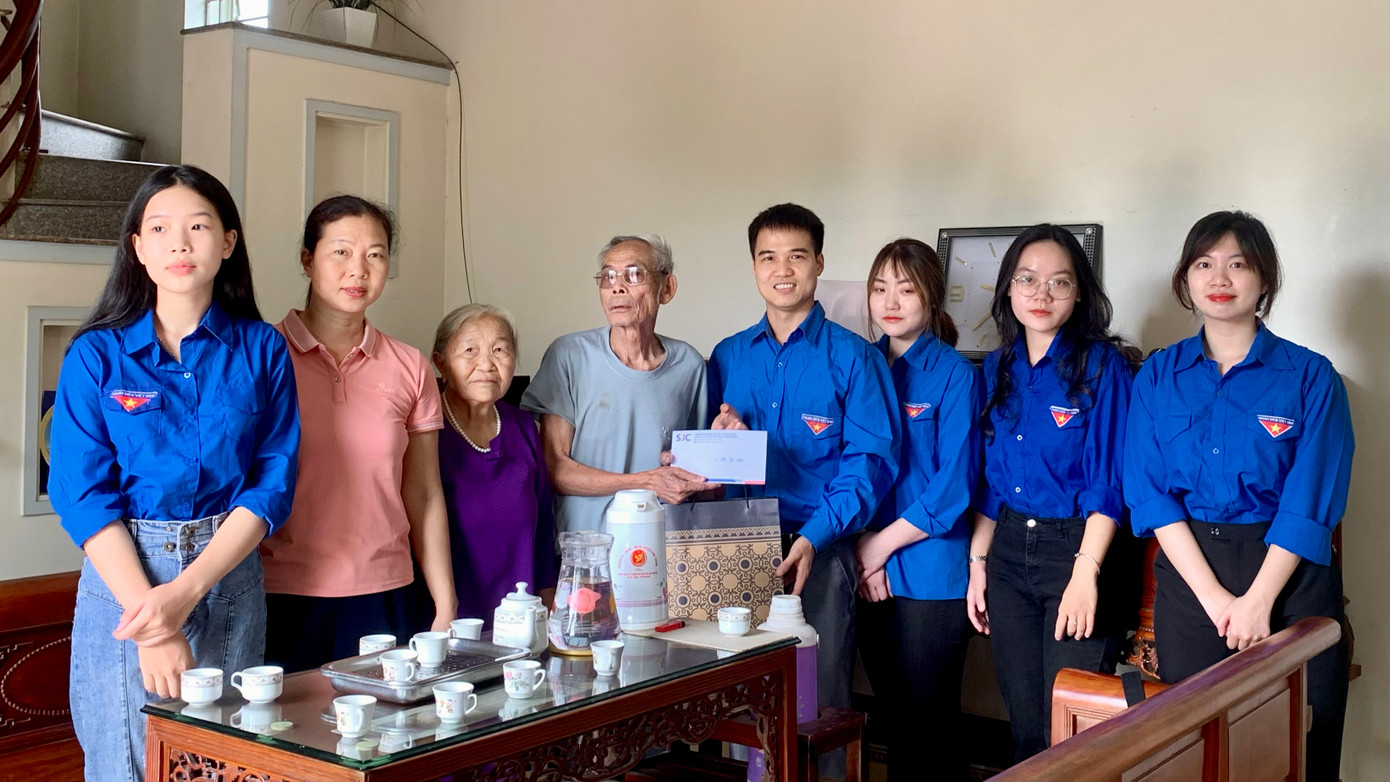 Năng nổ trong các hoạt động tình nguyện vì cộng đồng, xã hội. Năng nổ trong các hoạt động tình nguyện vì cộng đồng, xã hội.