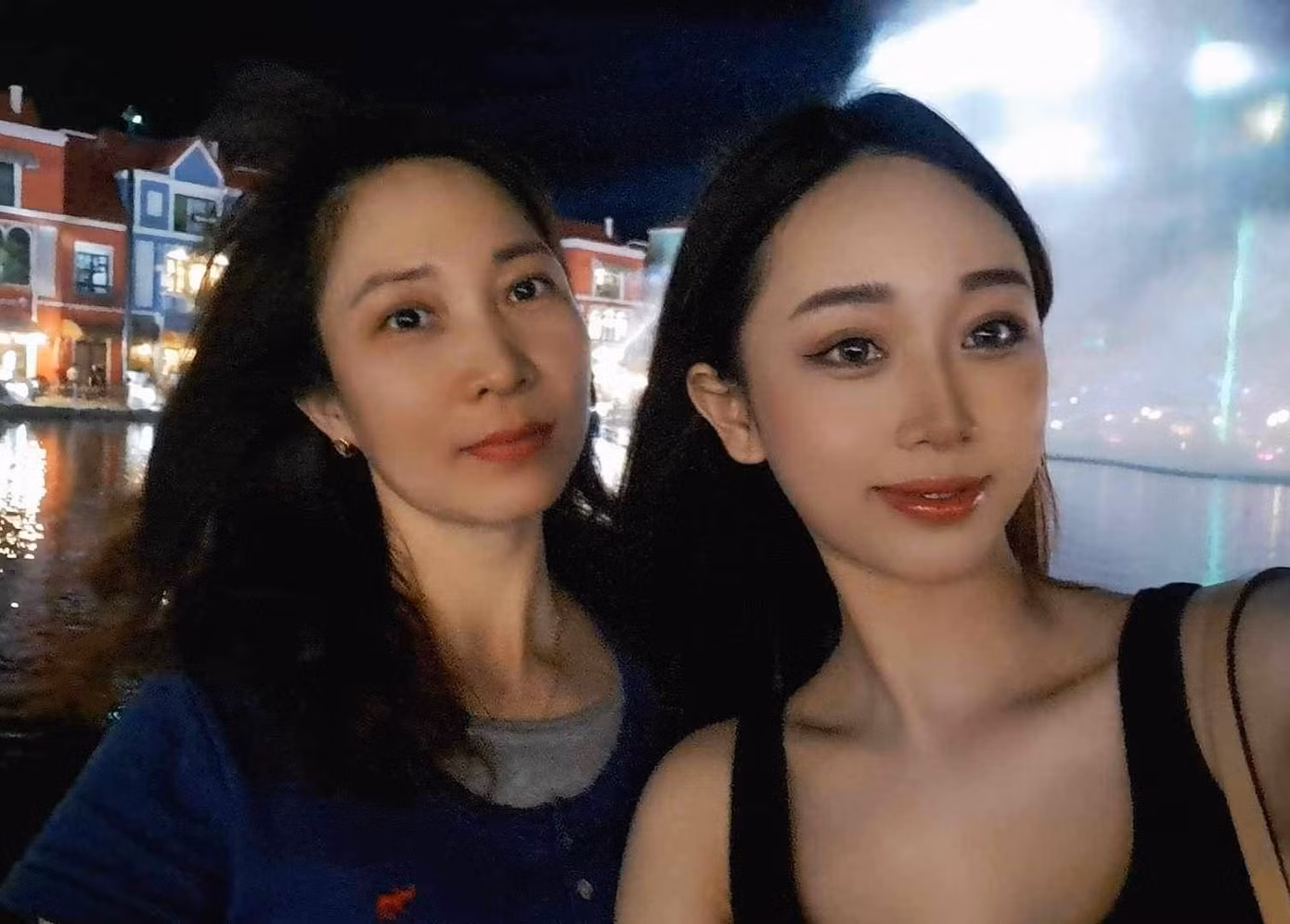 Cao Giang cùng mẹ.