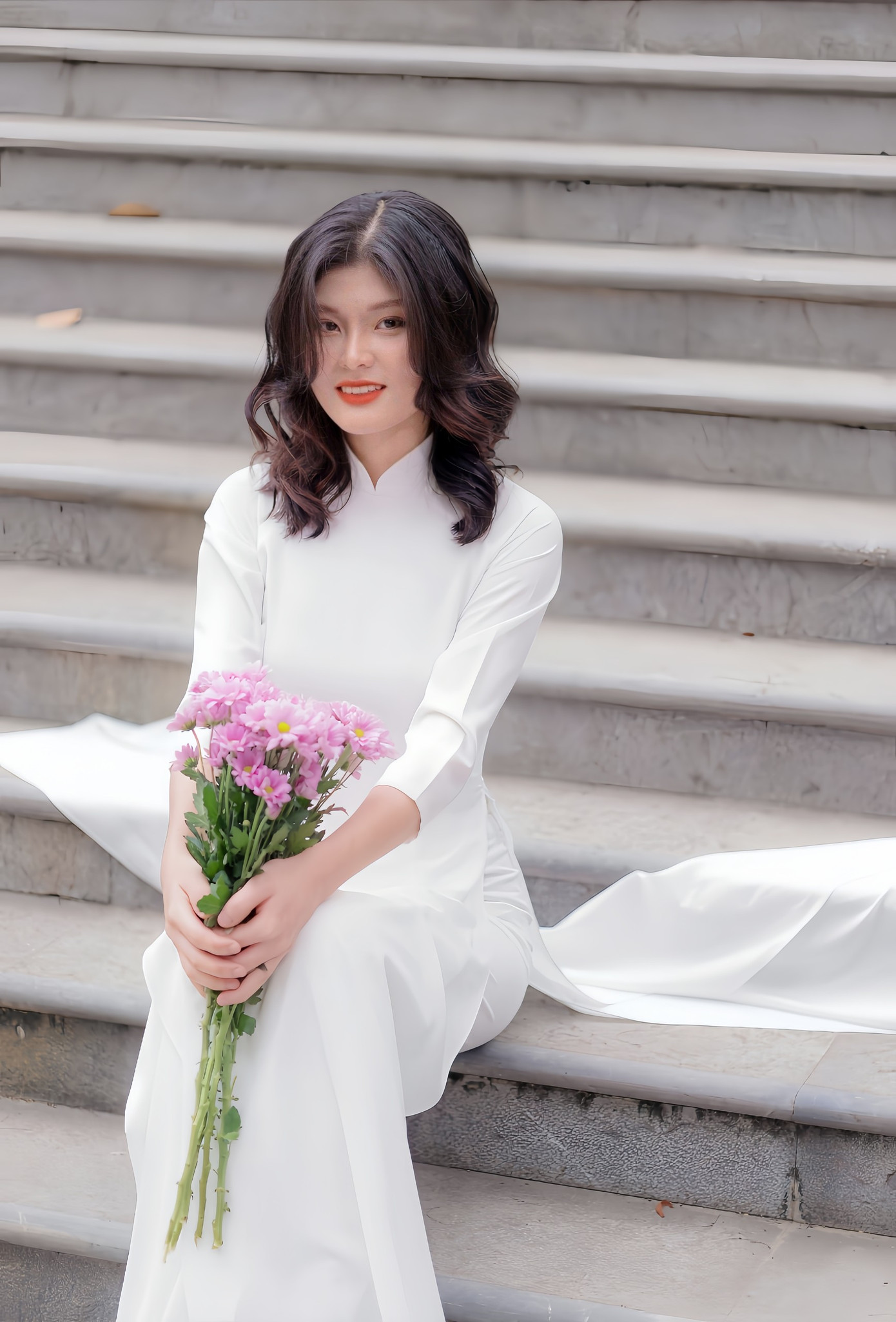 Ngô Hằng - Cử nhân ngành Quản trị kinh doanh, Chuyên ngành Quản trị Logistics - là thủ khoa tốt nghiệp Xuất sắc của trường Đại học Giao thông Vận tải với GPA 3.79/4.0. Ngô Hằng - Cử nhân ngành Quản trị kinh doanh, Chuyên ngành Quản trị Logistics - là thủ khoa tốt nghiệp Xuất sắc của trường Đại học Giao thông Vận tải với GPA 3.79/4.0.