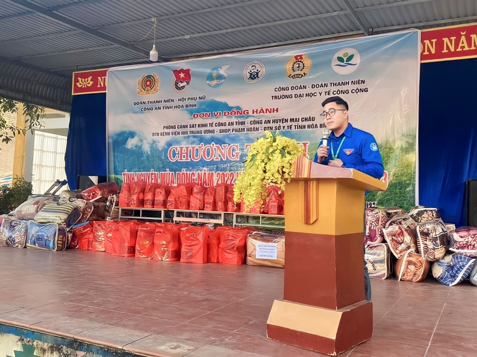 Anh Hoàng Ngọc Ánh phát biểu tại Chương trình tình nguyện Đông Ấm 2022 và Xuân yêu thương 2023.