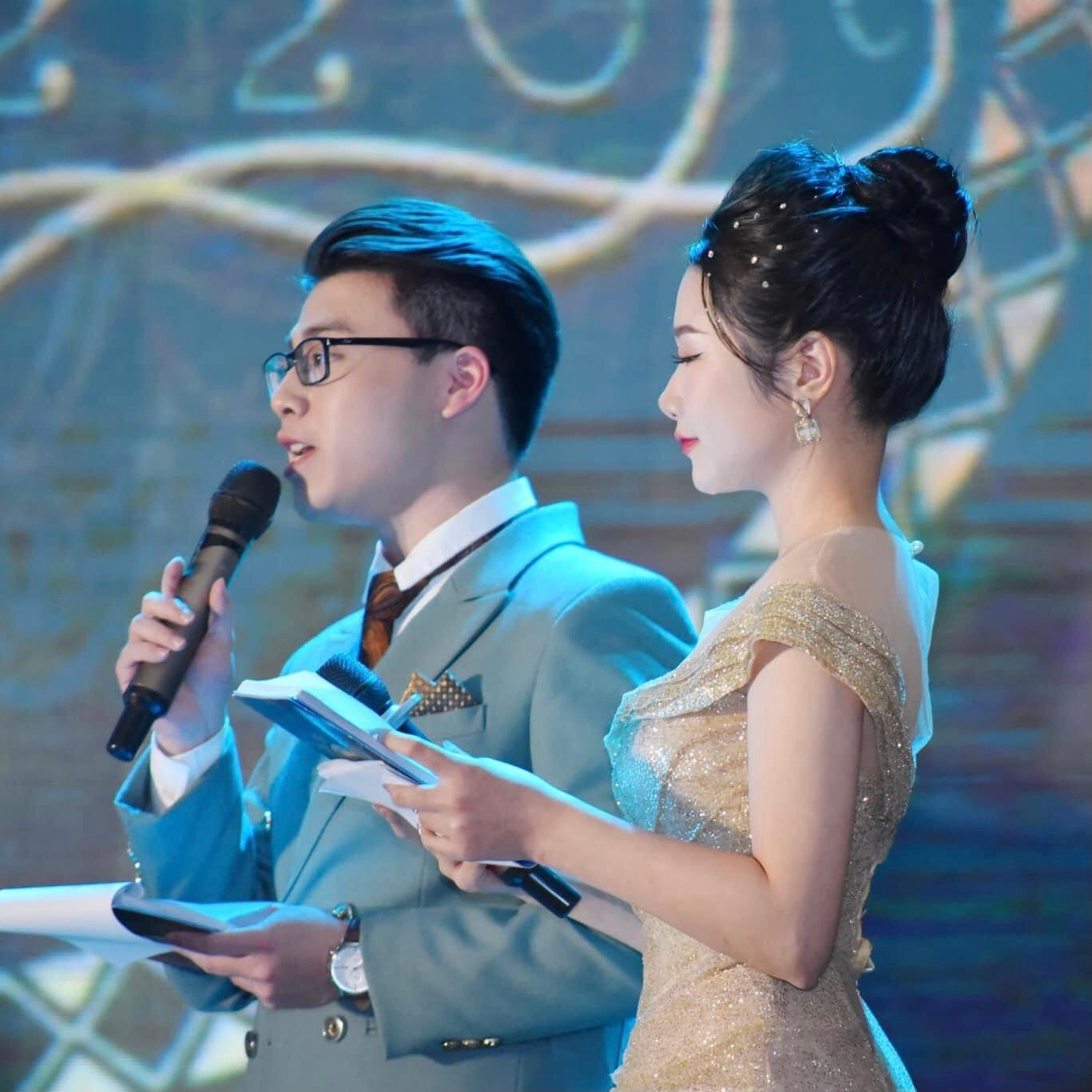 Minh Hiếu dẫn đăng quang Cuộc thi sắc đẹp Charm of Law 2022.