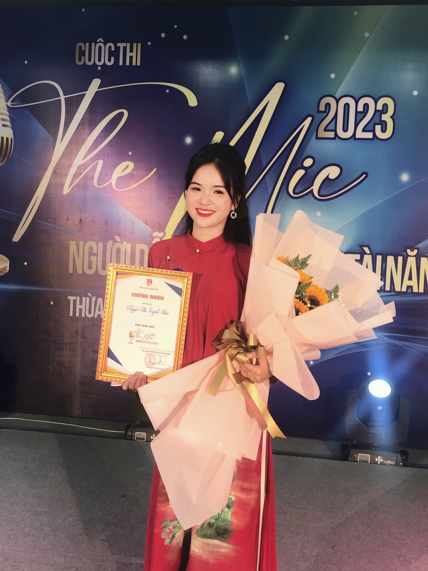 Quỳnh Chiêu đạt giải Á quân của cuộc thi The Mic 2023.