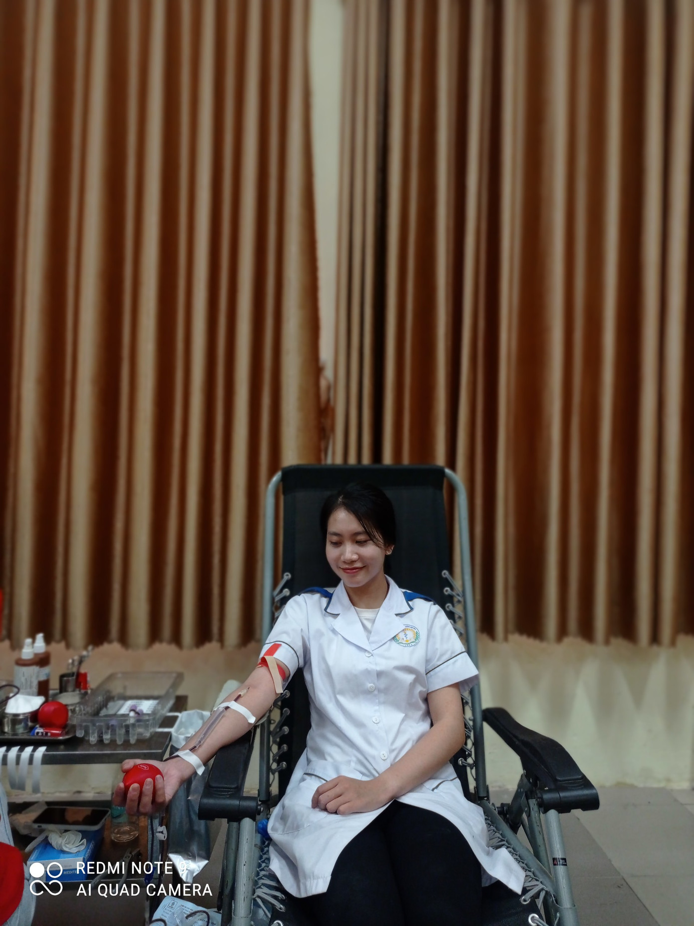 Tham gia hoạt động hiến máu tình nguyện của nhà trường phát động. Tham gia hoạt động hiến máu tình nguyện của nhà trường phát động.