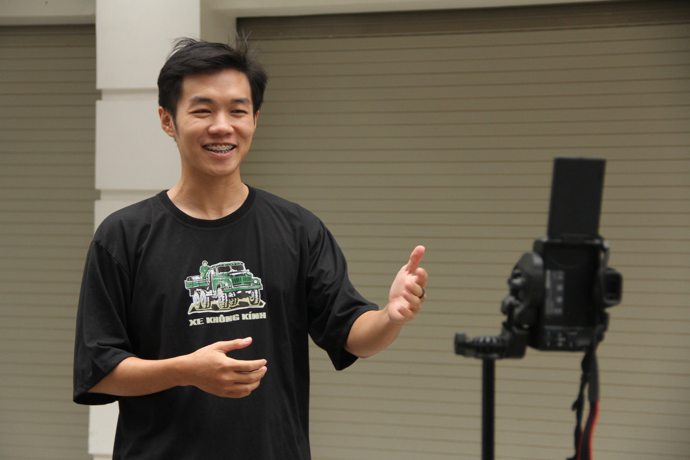 Hữu Trường trong quá trình setup góc máy quay. Hữu Trường trong quá trình setup góc máy quay.