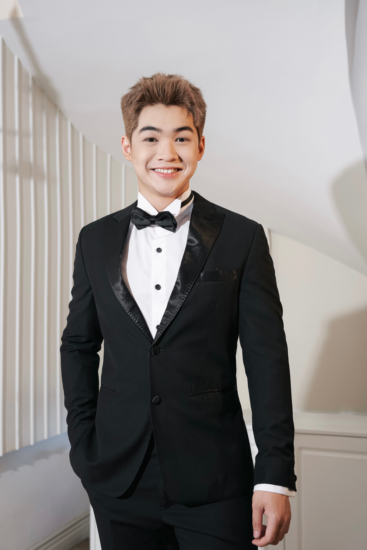 Từ nhỏ, cậu bé đã nung nấu ước mơ cho mình trở thành một nam vương.