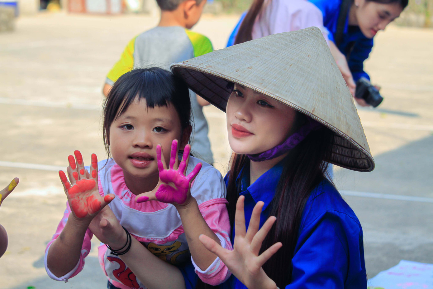 Ngọc Anh tổ chức hoạt động thiện nguyện tại Hà Giang. Ngọc Anh tổ chức hoạt động thiện nguyện tại Hà Giang.