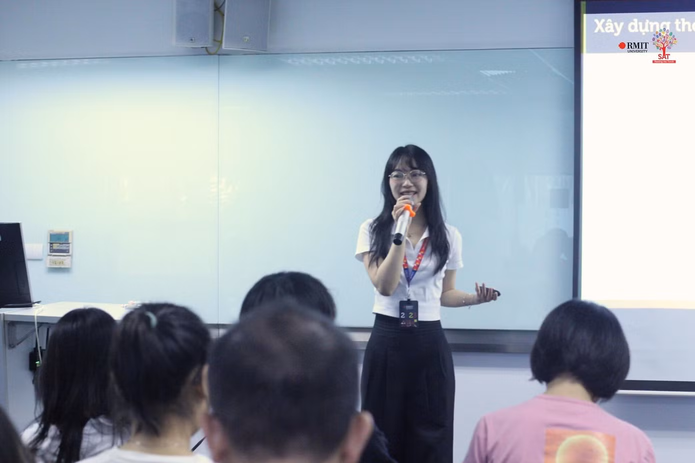 Dưới góc nhìn của Hải An, đích đến của việc học đại học không phải một công việc cụ thể mà là sự sẵn sàng bước vào một thế giới mới, đối mặt với những khó khăn, thử thách, thay đổi mới.
