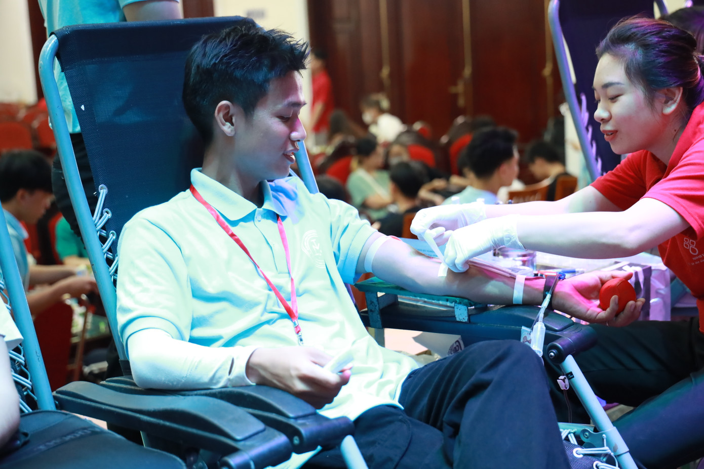 Content Creator Trọng ADen tham gia hiến máu.