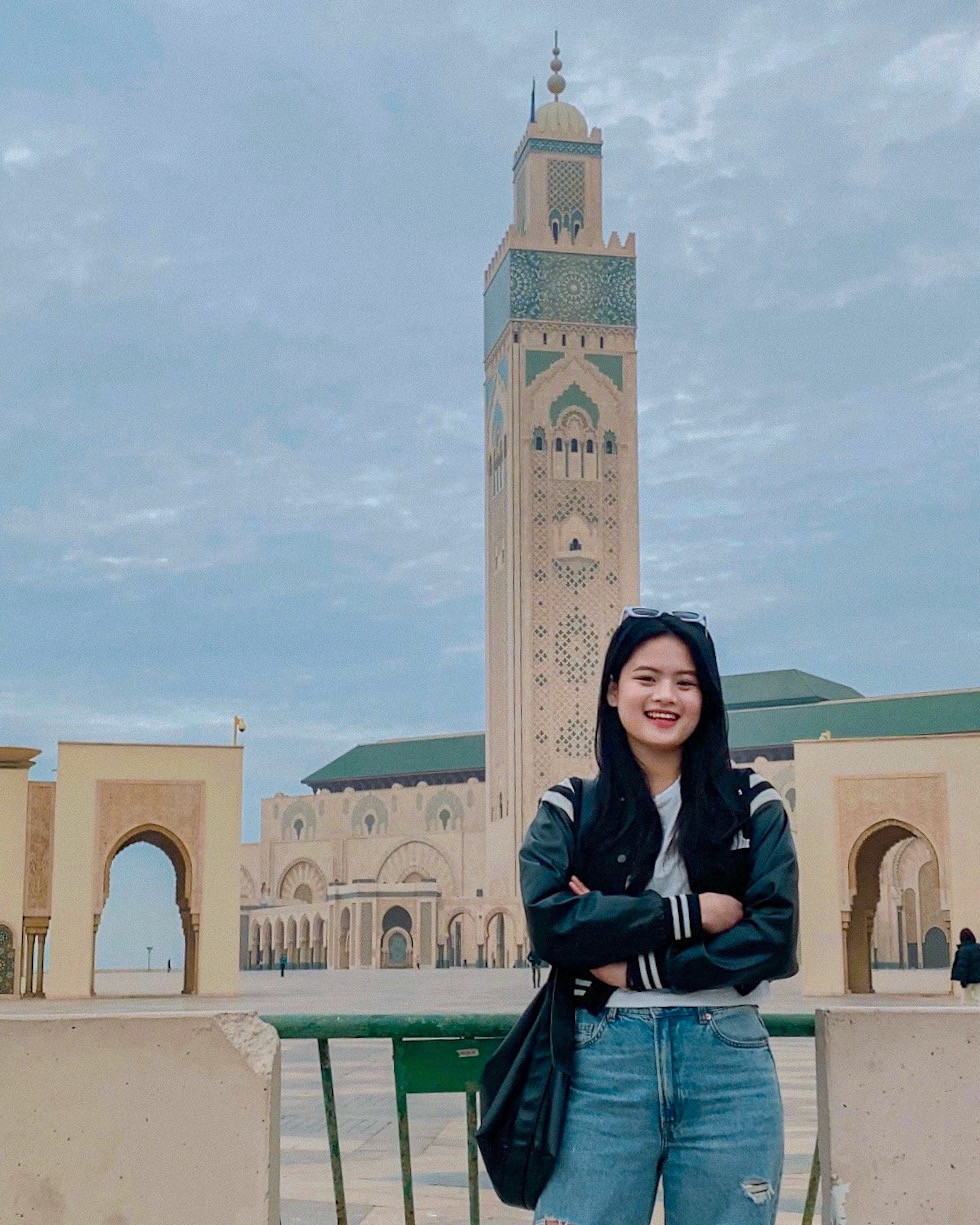 Ngọc Huyền tại Nhà thờ Hồi giáo Hassan II.