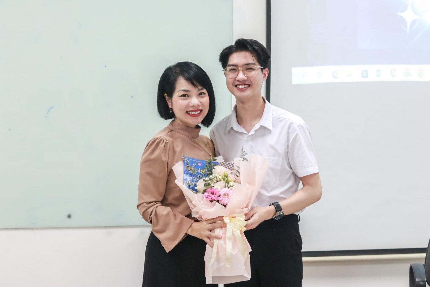 Buổi training với MC/BTV Bạch Dương. Buổi training với MC/BTV Bạch Dương.