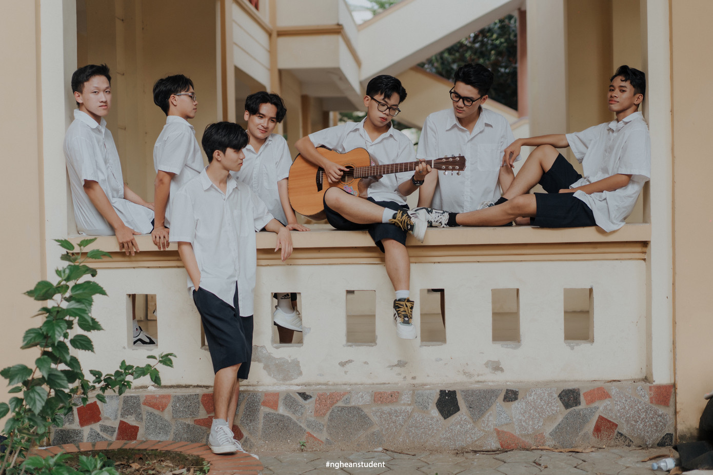 Lương Xuân Nguyên (bên dưới), cựu học sinh Trường THPT chuyên Phan Bội Châu. Lương Xuân Nguyên (bên dưới), cựu học sinh Trường THPT chuyên Phan Bội Châu.