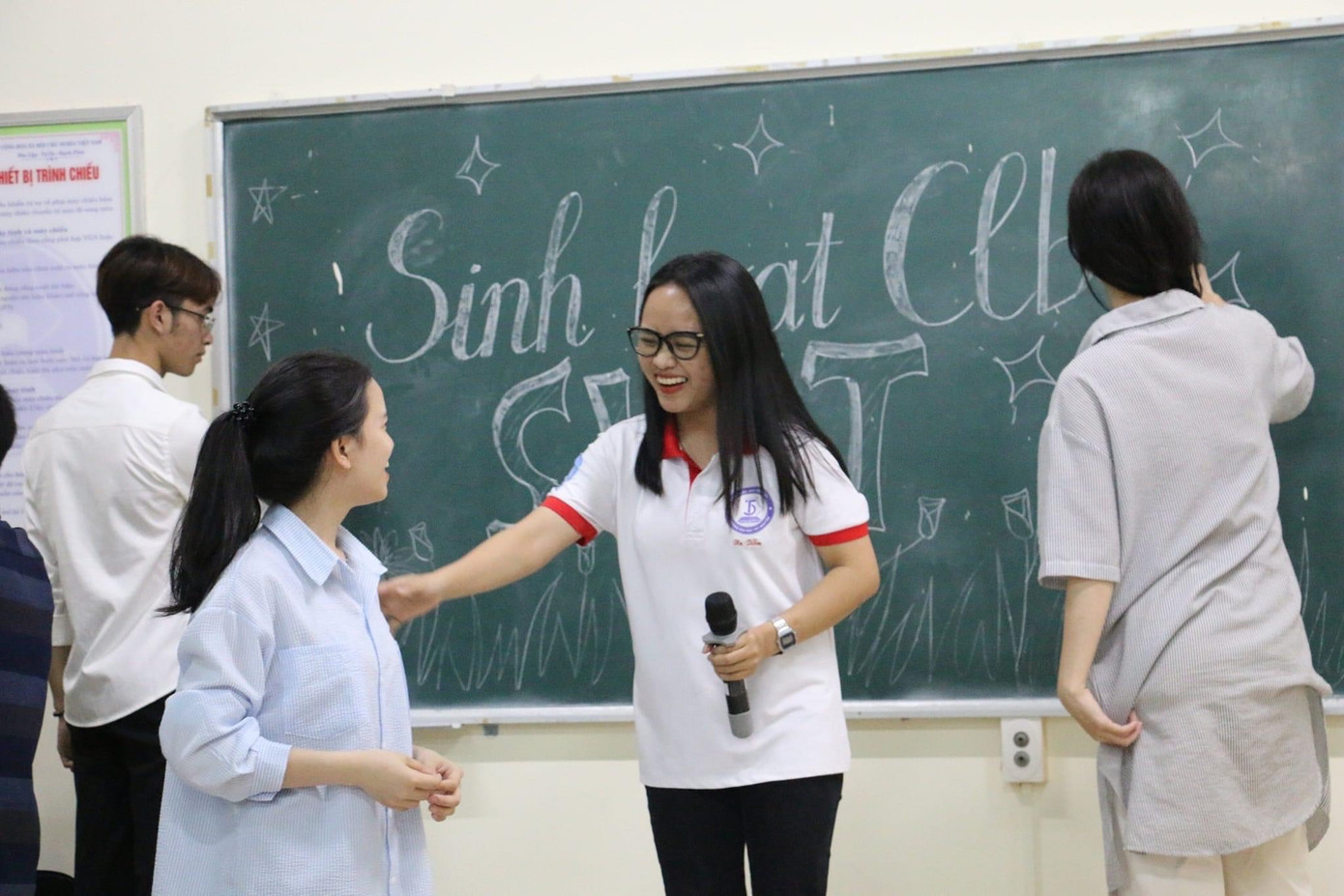 Diễm giữ chức vụ Chủ nhiệm Câu lạc bộ Sinh viên 5 tốt Trường Đại học Tây Nguyên. Diễm giữ chức vụ Chủ nhiệm Câu lạc bộ Sinh viên 5 tốt Trường Đại học Tây Nguyên.