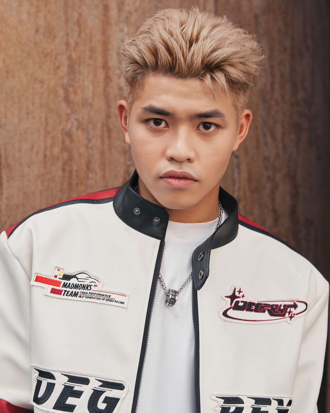 Nguyễn Đình Dương (Tez), sinh năm 2001, là rapper miền Bắc nổi tiếng với kỹ thuật fast flow ấn tượng và nhịp điệu vững chắc. Nguyễn Đình Dương (Tez), sinh năm 2001, là rapper miền Bắc nổi tiếng với kỹ thuật fast flow ấn tượng và nhịp điệu vững chắc.