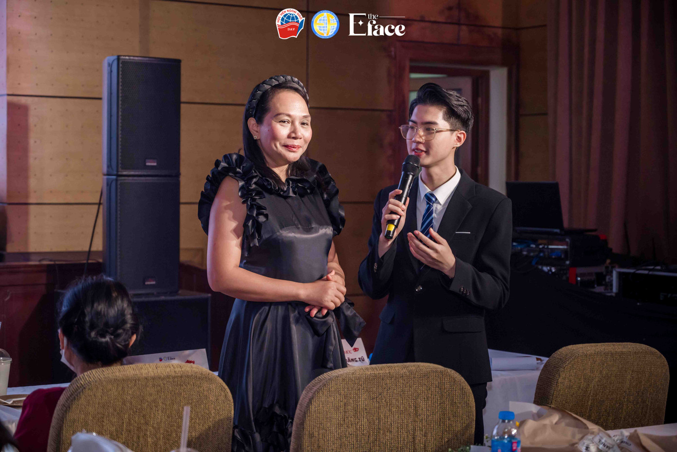 Bách là MC Chung kết "The E-face". Bách là MC Chung kết "The E-face".