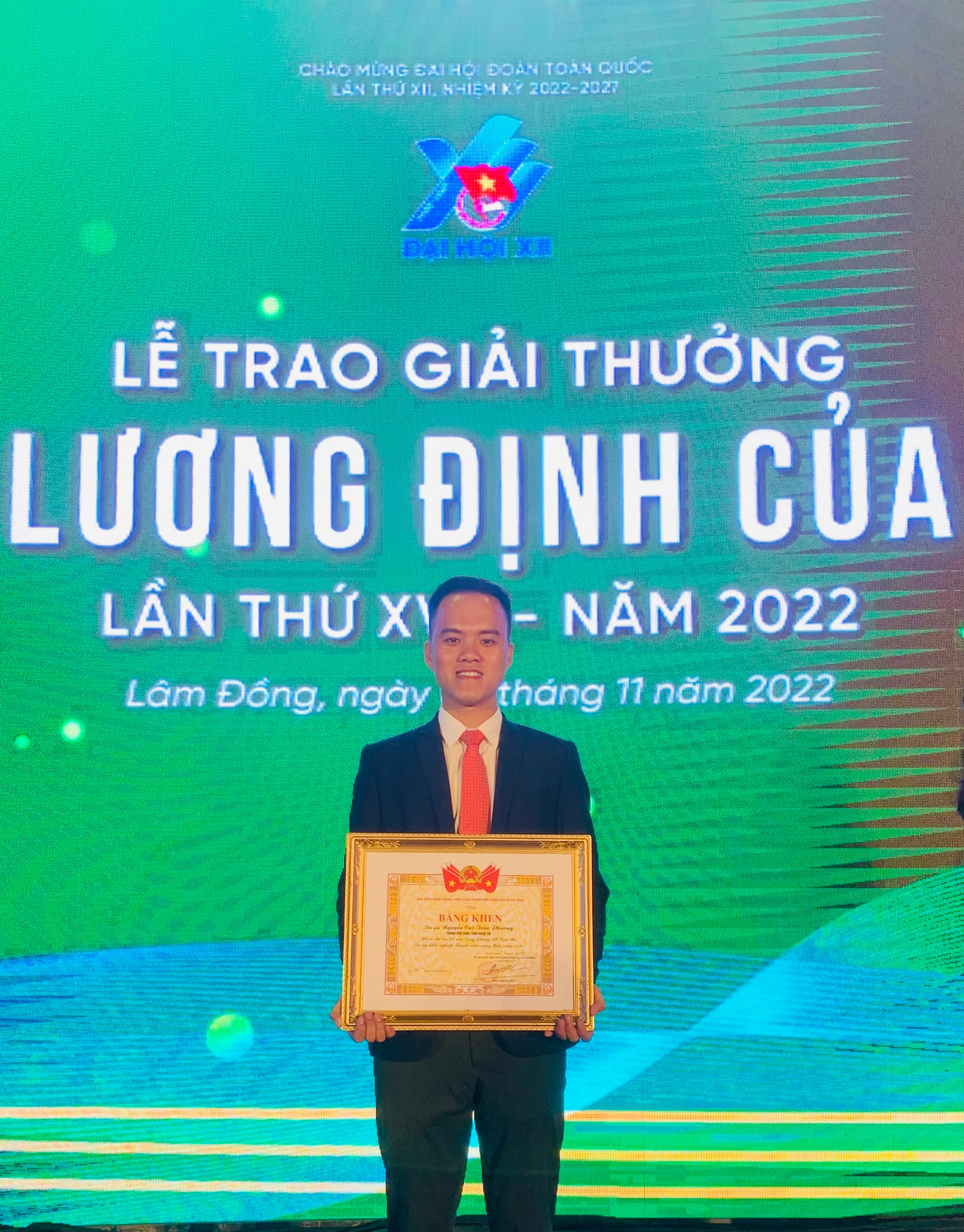 Trần Phương được nhiều bằng khen, giải thưởng về lĩnh vực khởi nghiệp.