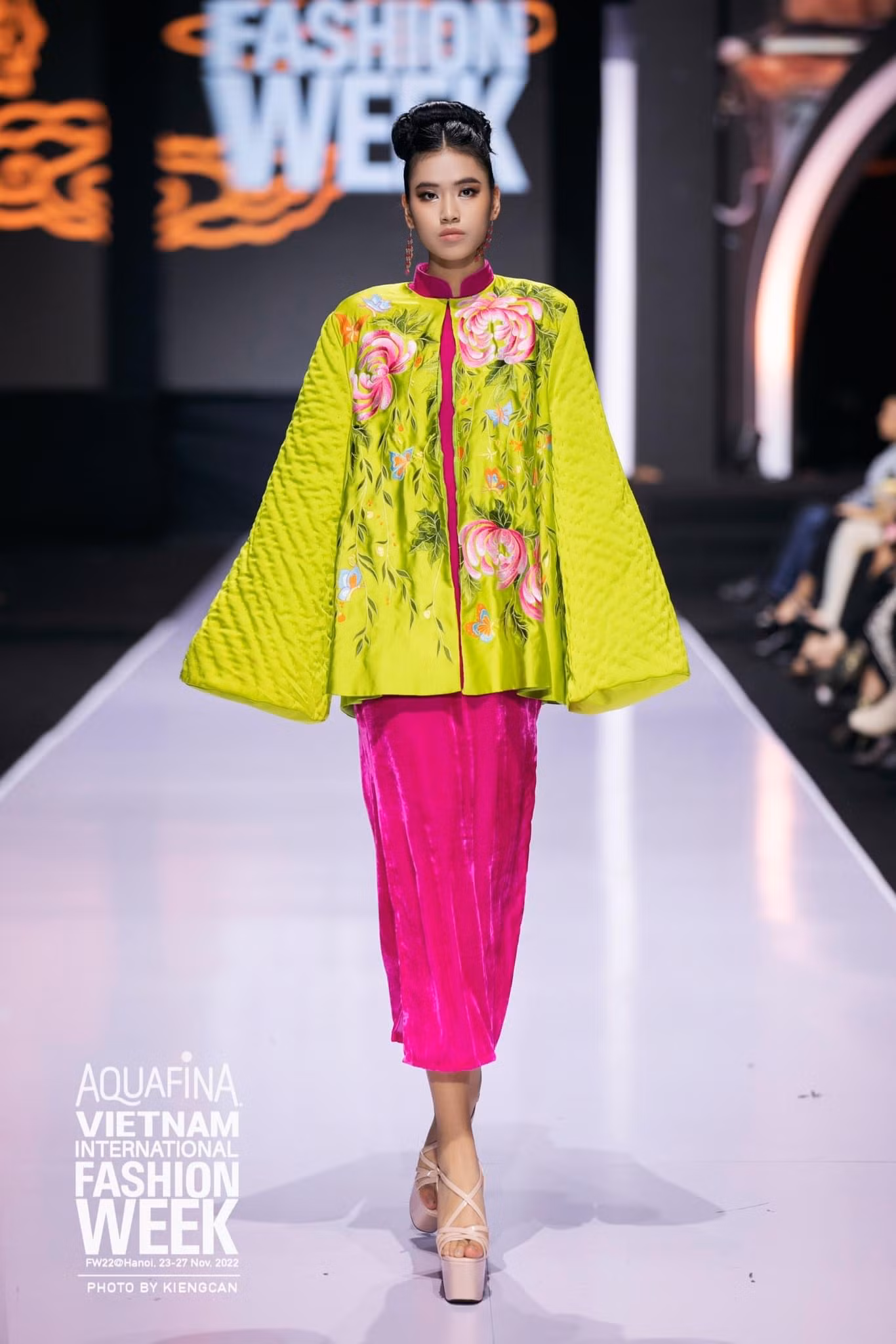 Một trong những hoạt động nổi bật của Minh Anh đó là được tham gia vào Vietnam International Fashion show với vai trò là người mẫu.