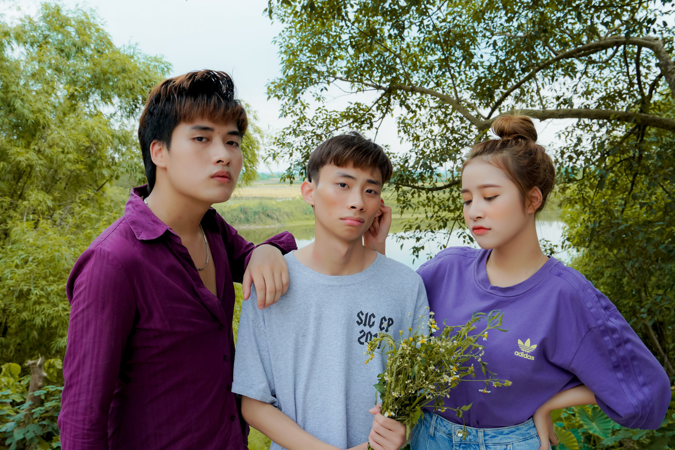 Đào Nguyễn Ánh cùng hai diễn viên của Cua Mề. Đào Nguyễn Ánh cùng hai diễn viên của Cua Mề.