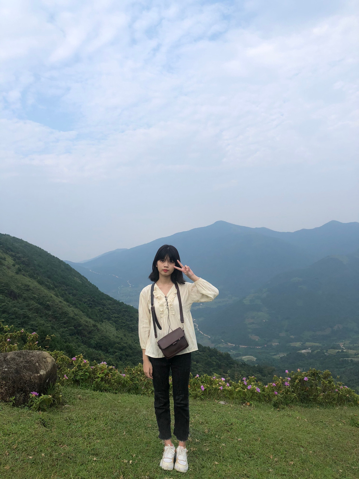 Thu nhập từ việc đi làm thêm giúp Hiền trang trải phần nào đó cuộc sống thời sinh viên.