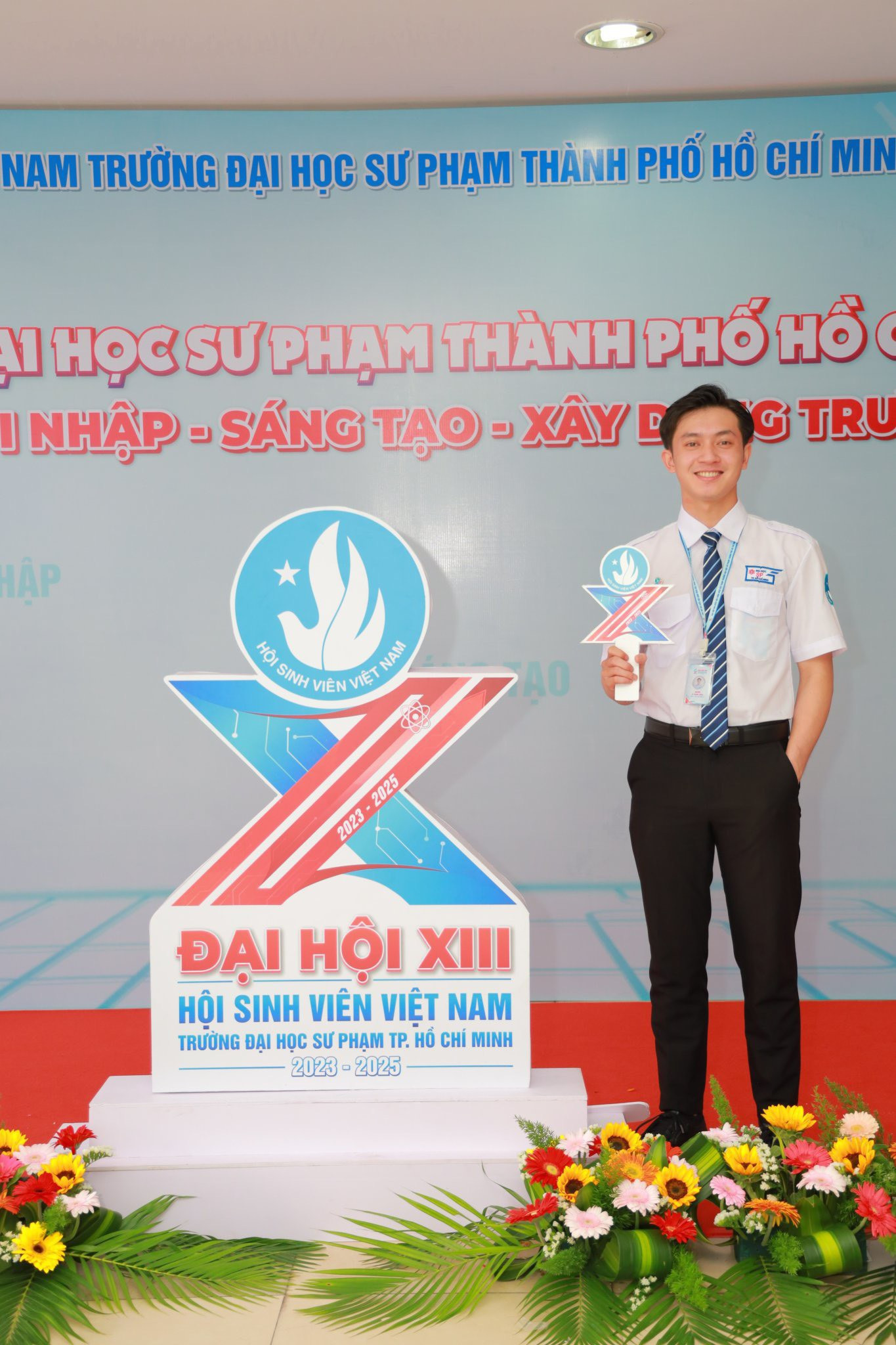 Anh tham gia Đại hội Hội Sinh viên Việt Nam Trường Đại học Sư phạm Thành phố Hồ Chí Minh. Anh tham gia Đại hội Hội Sinh viên Việt Nam Trường Đại học Sư phạm Thành phố Hồ Chí Minh.