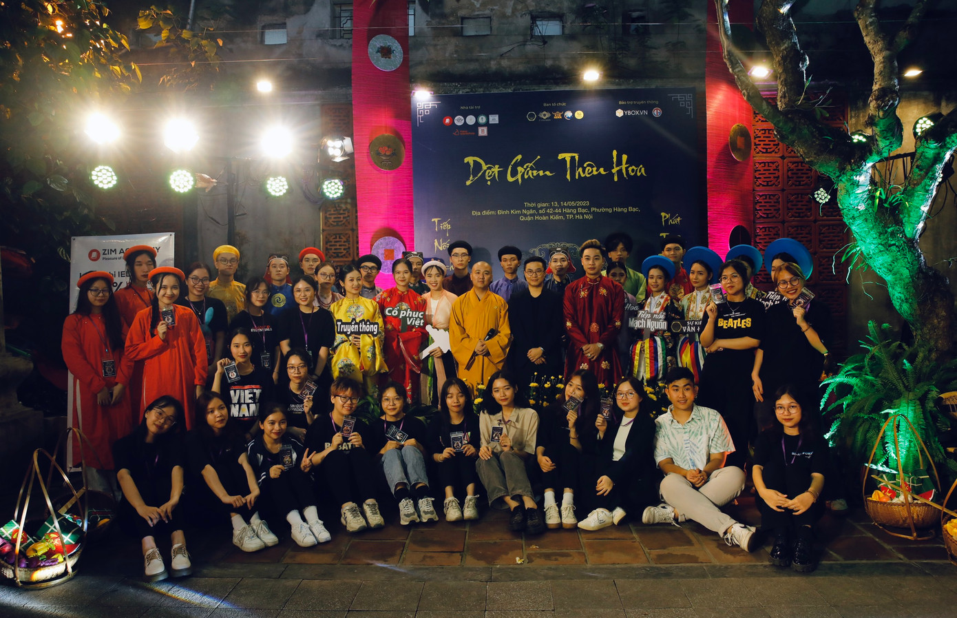 Chuyên gia Quang Trường tâm sự, đằng sau những sự kiện ấn tượng là cả một đội ngũ nỗ lực ngày đêm để hoàn thành nhiệm vụ của mình. Chuyên gia Quang Trường tâm sự, đằng sau những sự kiện ấn tượng là cả một đội ngũ nỗ lực ngày đêm để hoàn thành nhiệm vụ của mình.