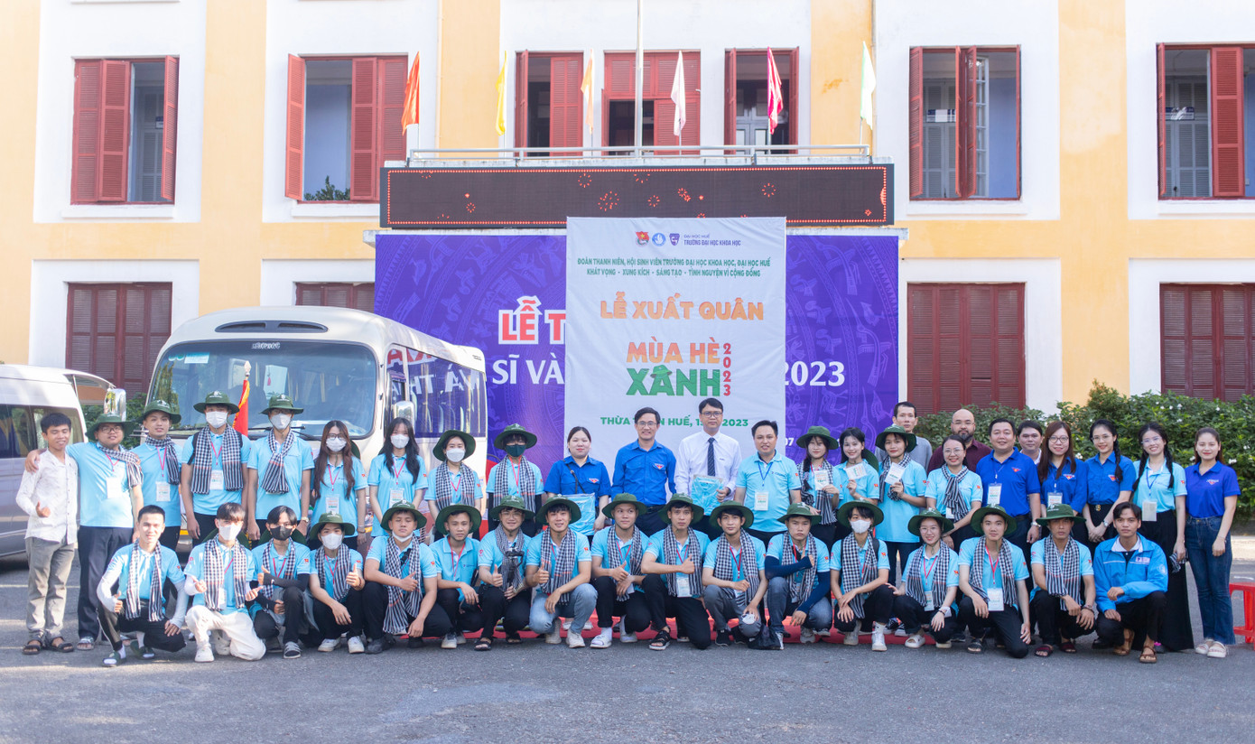 Không ngừng học tập, tham gia các phong trào Đoàn - Hội để phát huy giá trị tri thức và sức cống hiến của người sinh viên.