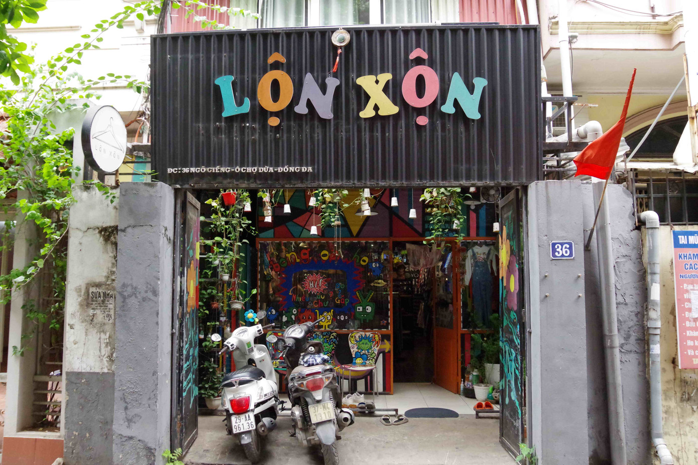 Hình ảnh shop Lộn Xộn Clothing (Ảnh: Khánh Linh), Hình ảnh shop Lộn Xộn Clothing (Ảnh: Khánh Linh),