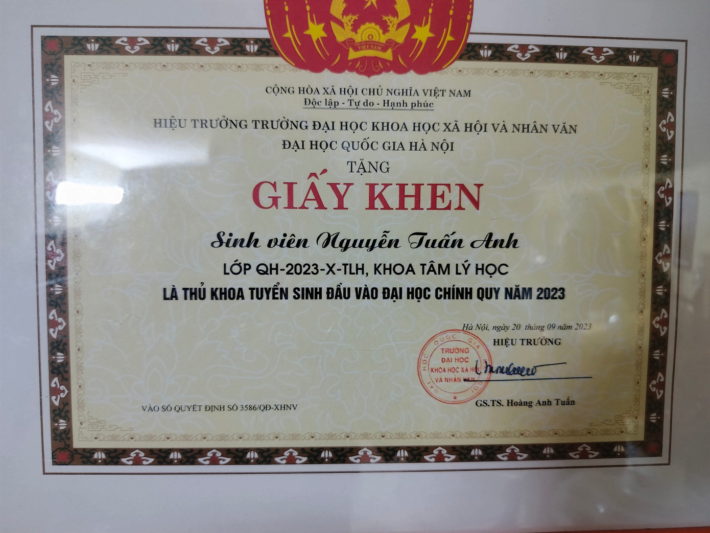Giấy khen tặng Tuấn Anh. Giấy khen tặng Tuấn Anh.